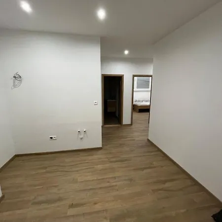 Apartment V *